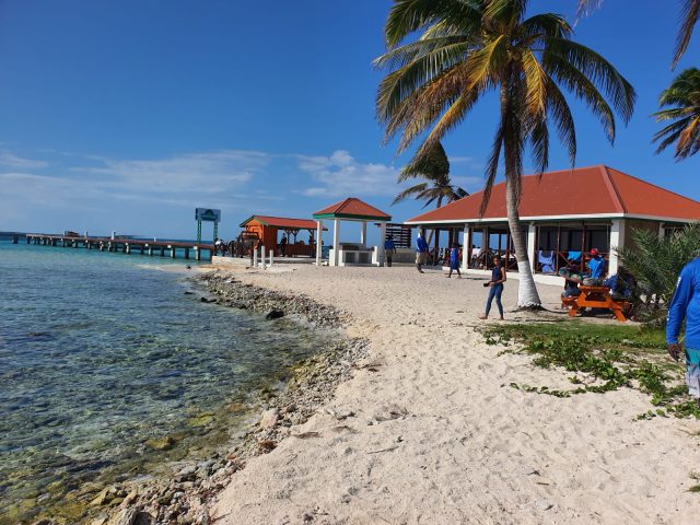 Belize Goff's Caye beach